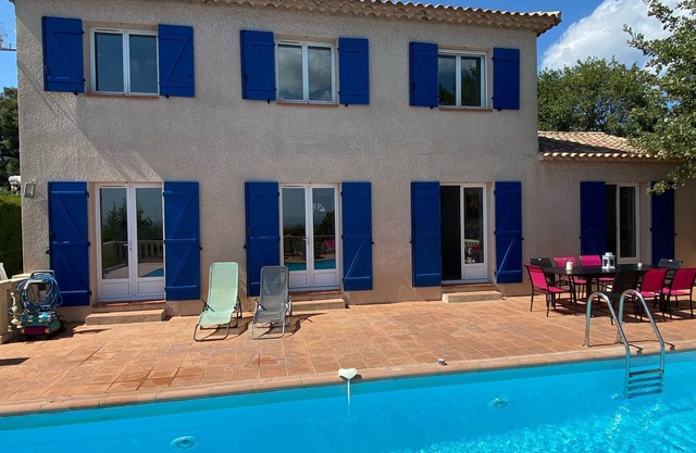 Bastide with private pool ideally located between St Tropez and G. Du Verdon.