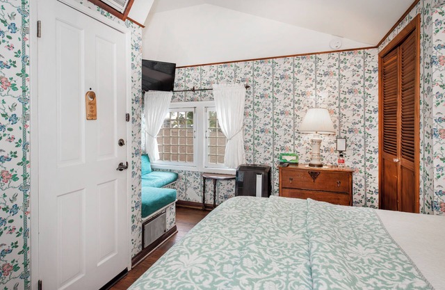 Bath Street Inn B & B