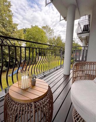 BATOREGO FLATS No 13 Pszczyna - Walk to Castle - Apartment with Parking, Balcony, Elevator, Fast WiFi