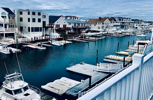 Bay Front Property in Walking Distance to the Beach and Local Ammenities