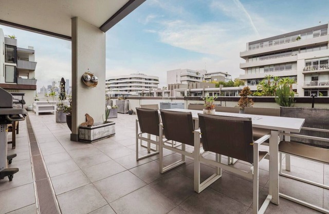 Bay Street Terrace Spacious Indoor Outdoor Design