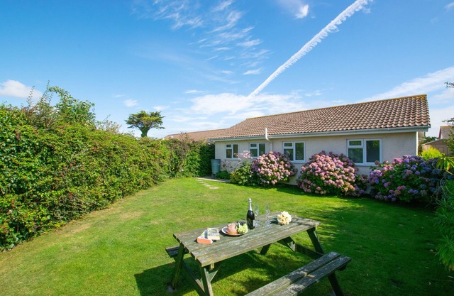 Bays Reach - Three Bedroom House, Sleeps 6