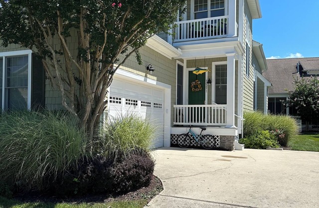Bayside luxury home! Pools, jacuzzi playground Bay view restaurant, golf course!