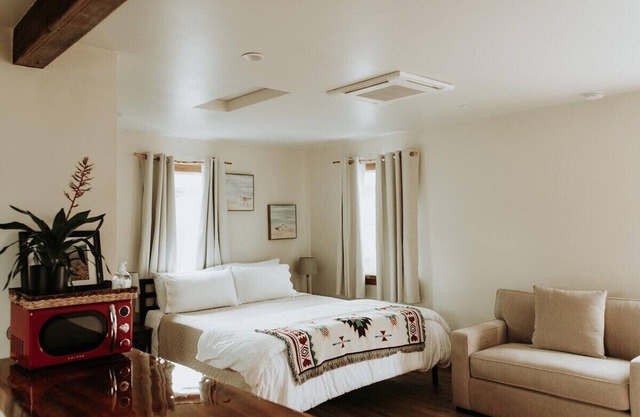 Baywood Cottage #2 | Walk to Bay | Dog Friendly