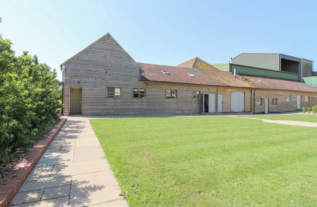 BB HOUSE, family friendly, with a garden in Roxhill Manor Farm