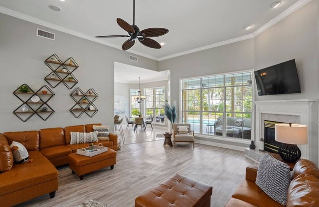 Beach 2 Blocks, Private Resort Pool,2GolfCarts, 5Bdrms, 10Beds,3Baths,Sleeps 16