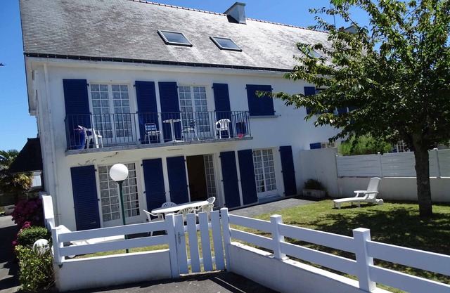 Beach 300m away Garden private parking- residential-Wi-fi -