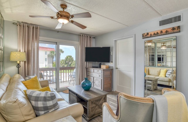 Beach Access, Views, Heated Pool, Jacuzzi, Lighted Tennis, Walk to Restaurants! $300 in Free Tickets