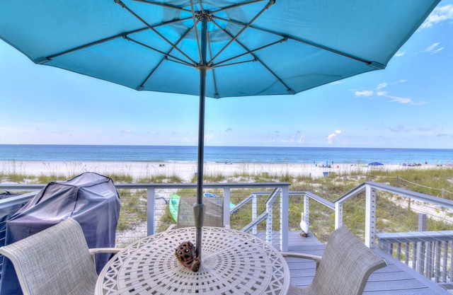 Beach at your toes, sand in your hands. Come and enjoy "Sea La Vie"