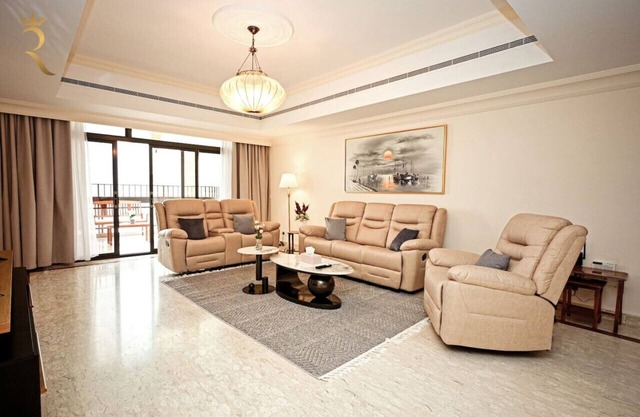 Beach bliss 3BR apartment Corniche
