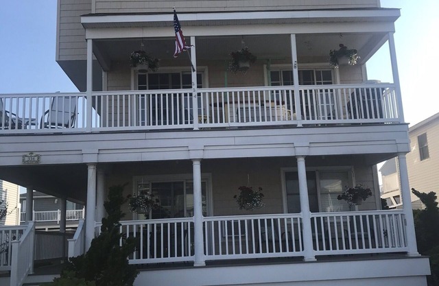 Beach Block 3BR 2BA!