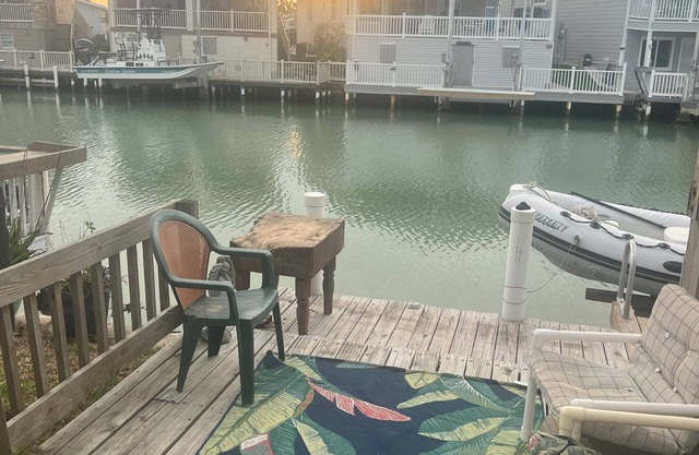 beach camp.Charming 2-bedroom cottage with WiFi, AC in fabulous Port Isabel
