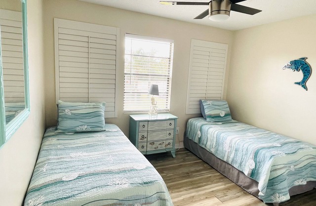 Beach Condo, WiFi, central AC, W+D, pool, near Amphitheatre