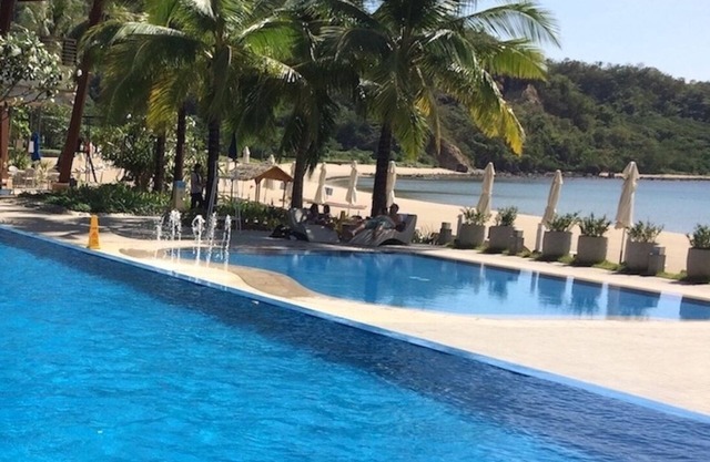 Beach Condos Pico de Loro Hamilo Coast
