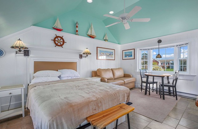 Beach Cottage – Cozy Studio Retreat Steps from Nantucket Sound