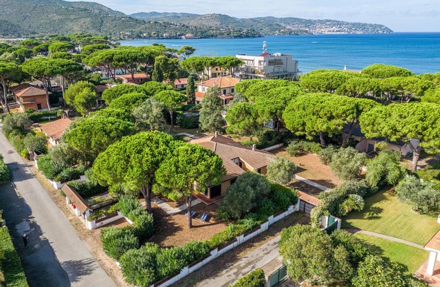 Beach front apartment in Orbetello