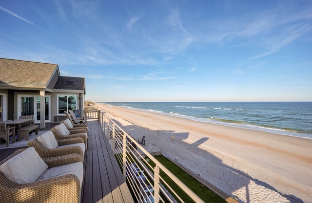 Beach Front Home w/Large Deck/Fire Pit