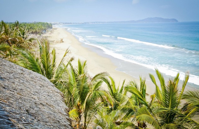 Beach Front House - Sunset Views. Best location on Litibu!