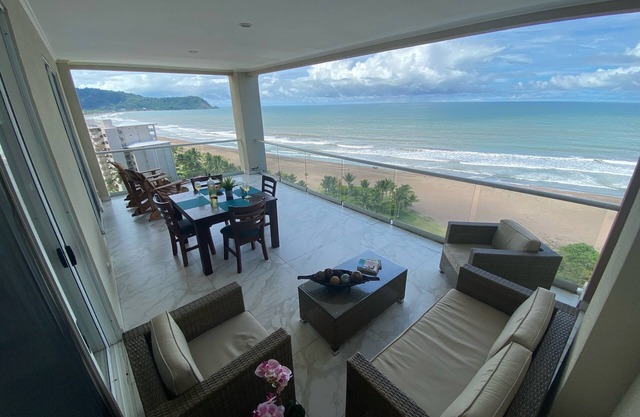 Beach Front - Spectacular Ocean Views!
