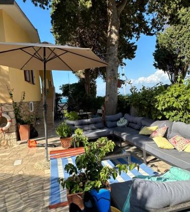 Beach Front Villa-Families & Pet Friendly