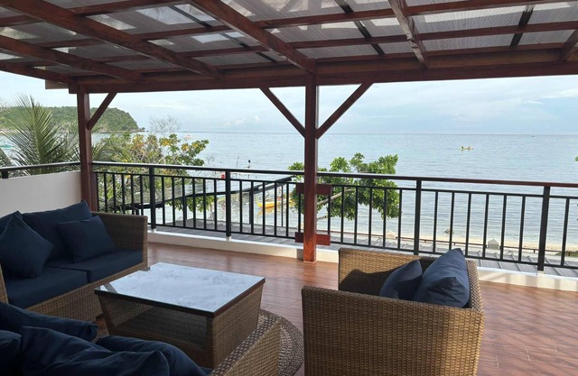 Beach front Villa w/garden and outdoor kitchen,