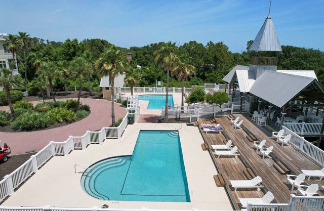 Beach Lawn Cottage - Magnificent Oceanfront Coast Cottages Escape - Heated Pool
