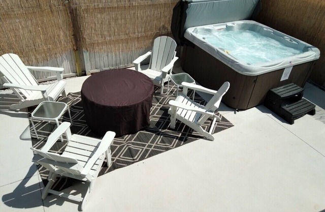 Beach Retreat I HotTub I FirePit I Near Cape May I 7 Beach Passes I 4 Bikes