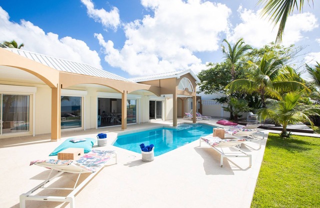 Beach Secrets (3/4 Rooms)