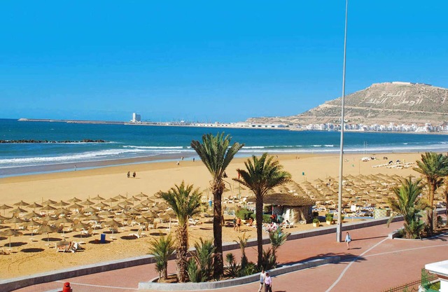 Beach side 3 Bedrooms Apartment Ref: 1072