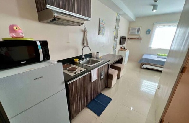 Beach studio near SM/Ayala + 50mbps net