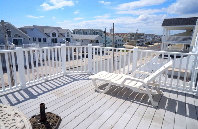 Beachblock townhouse. Nice residential street