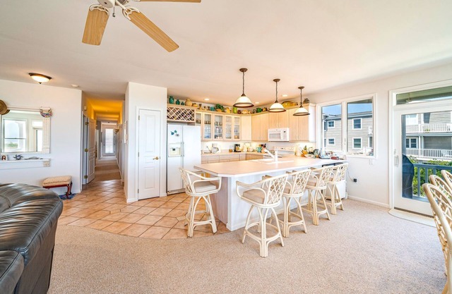 Beachfront 4BR 4BATH Condo with Panoramic Ocean View Deck