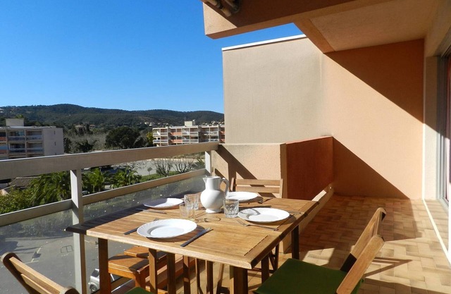 Beachfront Apt with Pool & Tennis Court in Bormes-les-Mimosas, Sleeps 4