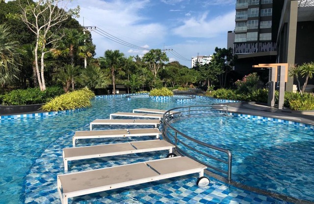 Beachfront Bang Saray By RoomQuest Hotel