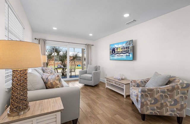 Beachfront Bliss for 4 with Sunroom & Pool Access on Siesta Key - Aloha Kai #34