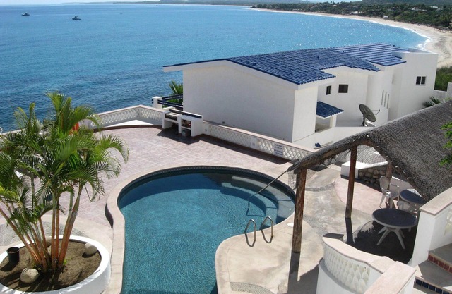 Beachfront Condo, Summer Special, 154 u.s. per night!
