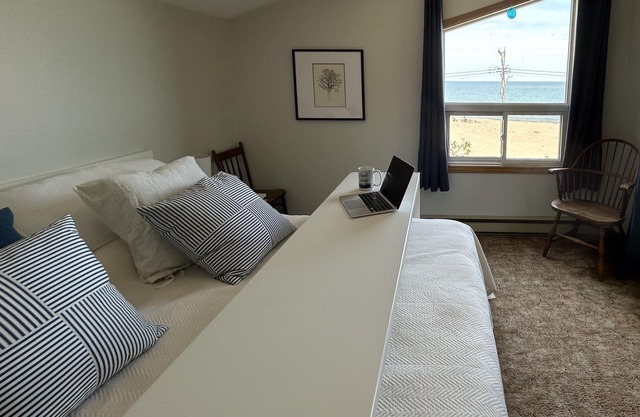 Beachfront Cottage right on Lake Huron