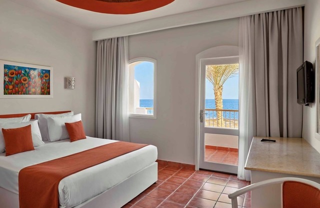 Beachfront Resort | 3 Rooms + Pools, Sauna, Tennis & Daily Entertainment