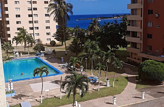 Beachfront Family Suite in Gated Paradise n-Steps to Sand & Surf