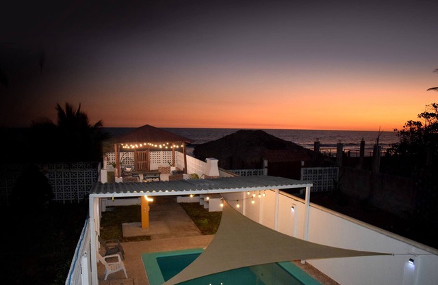 Beachfront house in costa del sol, ocean views! Wifi!