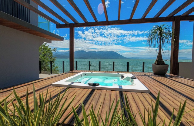 Beachfront House with Spa and Stunning View
