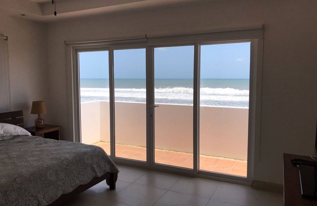 Beachfront house Casa Las Margaritas, Playa Guasacate