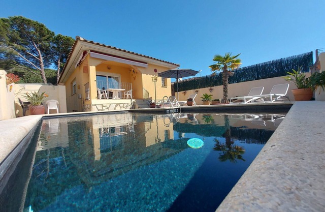 Beachfront house in quiet location with private pool and free WiFi.