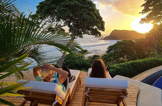 BEACHFRONT INFINITY POOL – DIRECT PRIVATE BEACH ACCESS – FOREST & TROPIC GARDENS