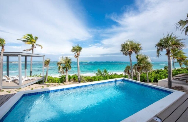 Beachfront Luxury Tropical Villa, Pura Vida, Romantic Paradise, POOL!