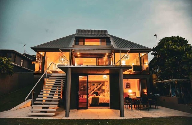 Beachfront Oakura with Stunning Views