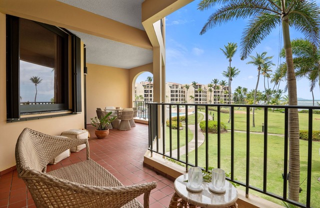 Beachfront Paradise 2BR Crescent Beach Seaside