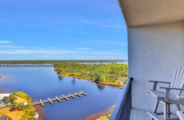 Beachfront penthouse with Gulf views, pools, beach chairs, saunas & tennis