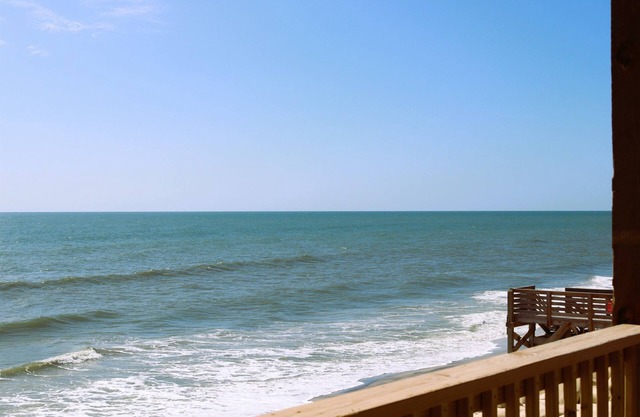 Beachfront, Newly Renovated at "Aqua Vista"