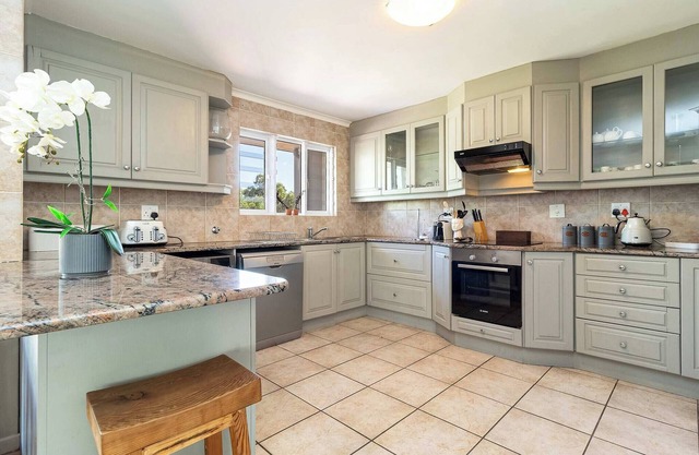 Beachfront Villa Sea Breeze, Hout Bay, Cape Town